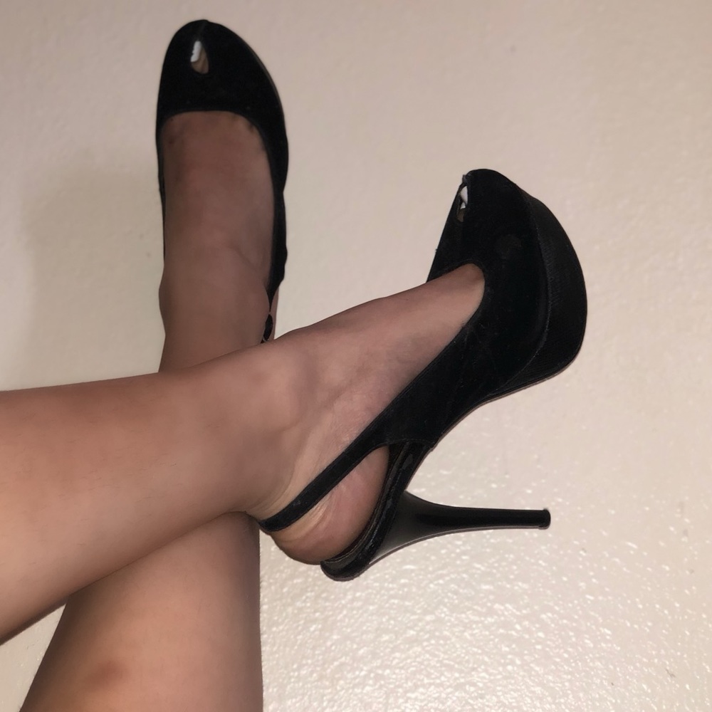 Black high heel pumps